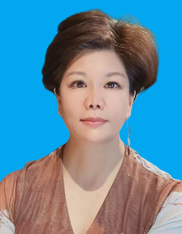 ֣